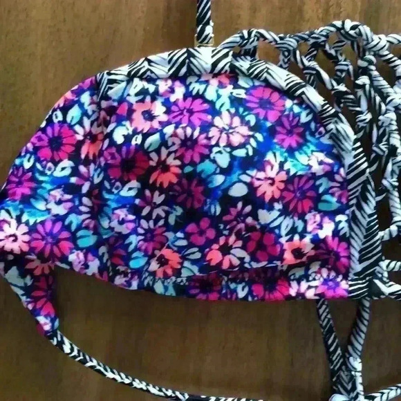 *nwt* Raisins Floral Halter Bikini Top M - Picture 2 of 4